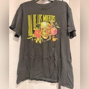 XL Black Graphic Dia De Los Muertos T-Shirt with Skull and Floral Design